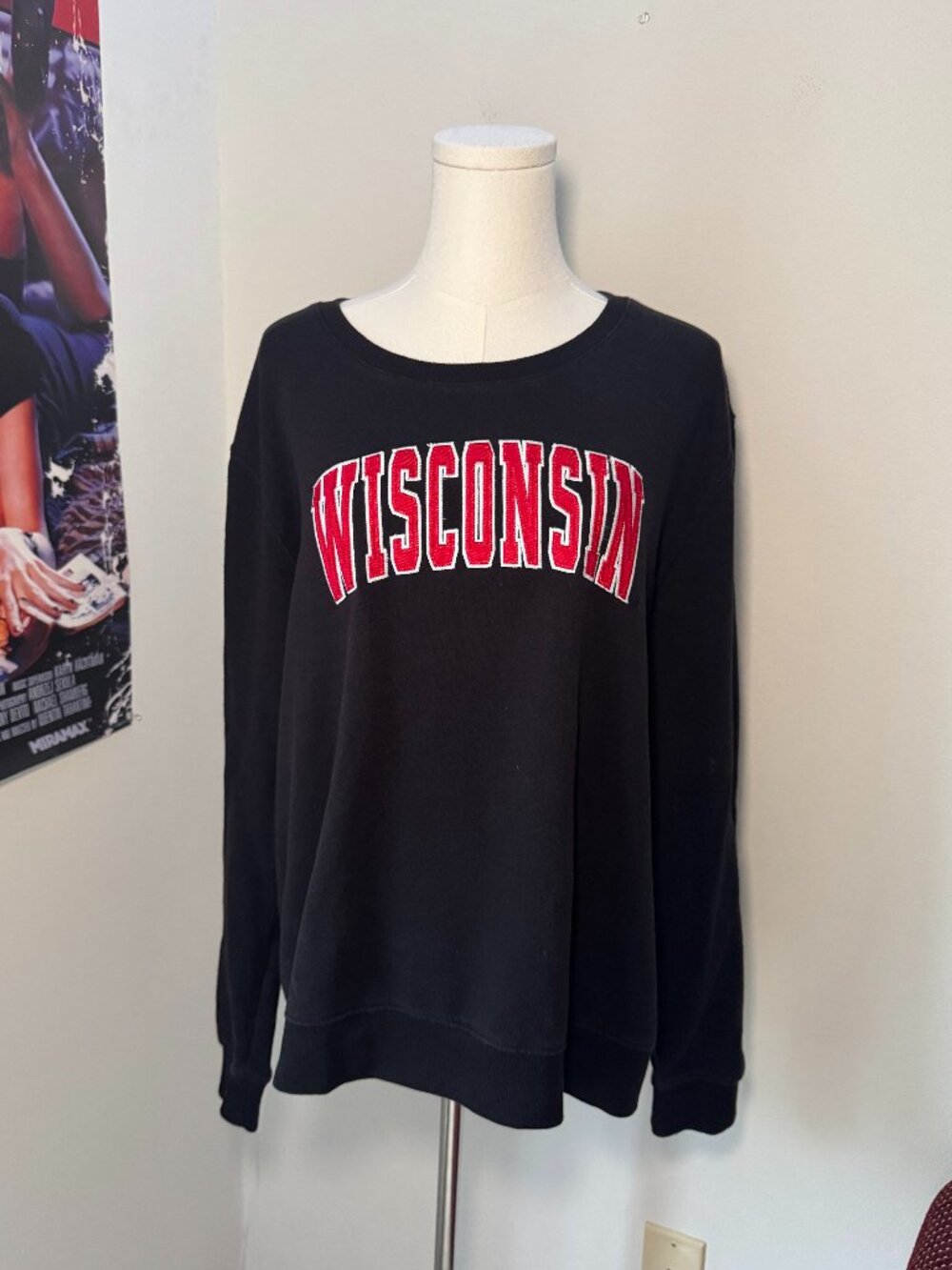 Colosseum University of Wisconsin Badgers Black and Red Embroidered Crewneck